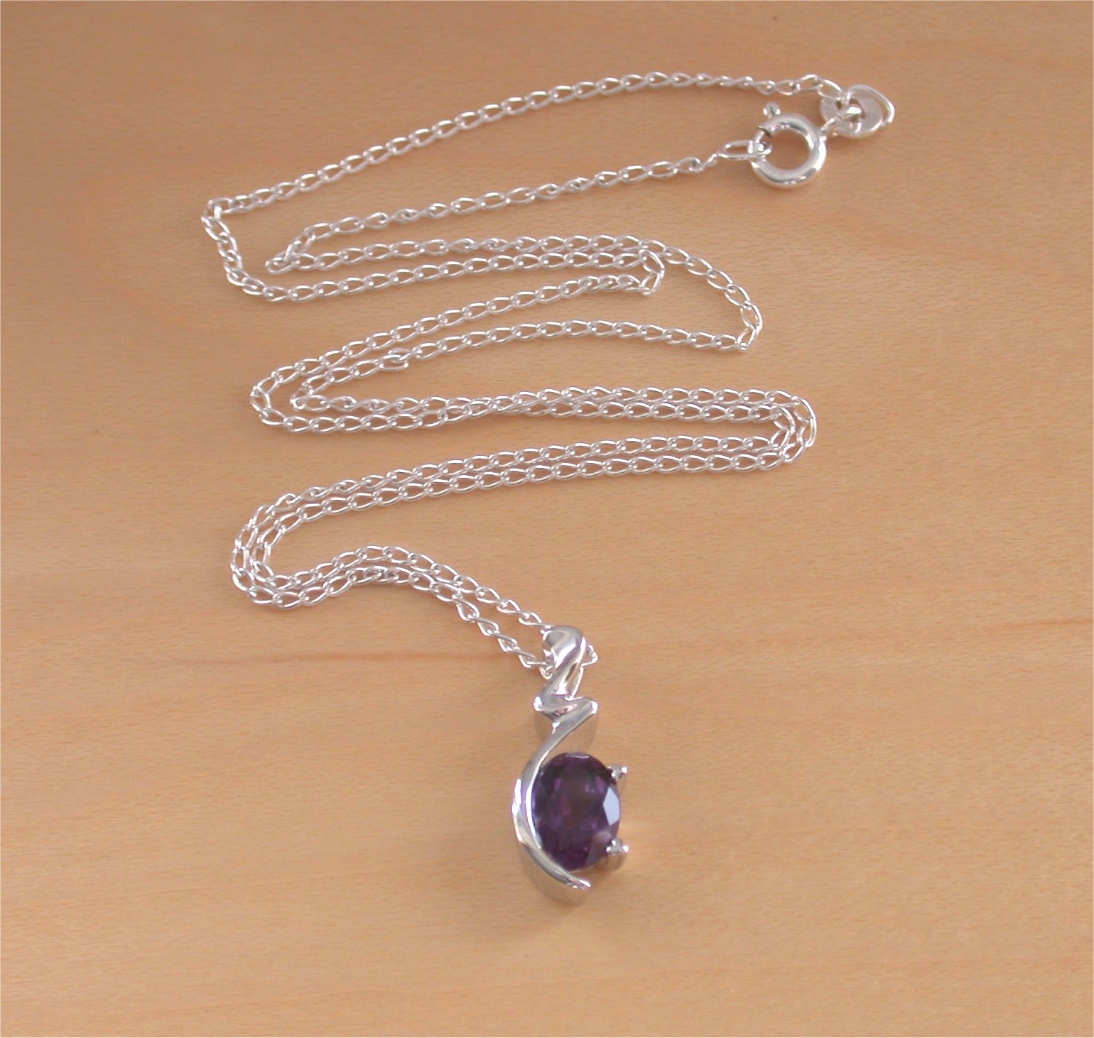 MADE IN UK STERLING SILVER AMETHYST OVAL LOCKET PENDANT WITH 18" CHAIN