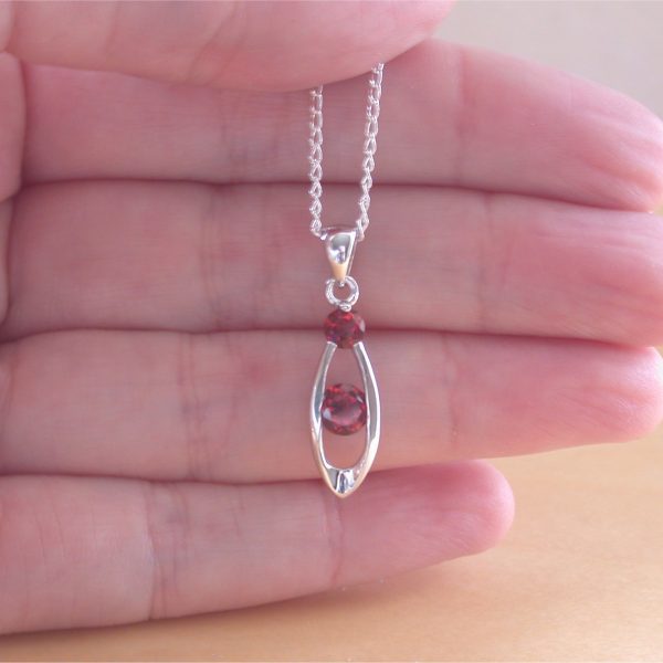 V3 Jewelry 925 Sterling Silver Genuine 7.90 Carat Oval Cut Garnet Circle Pendant with 18