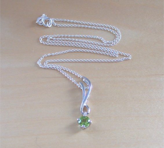 peridot necklace uk