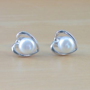 silver freshwater pearl heart earrings