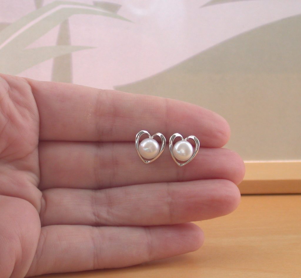 Pearl Heart Earrings main image 1