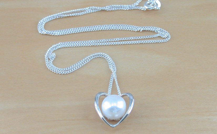 freshwater pearl heart necklace