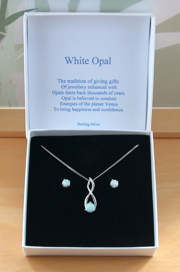 Opal jewellery gift set