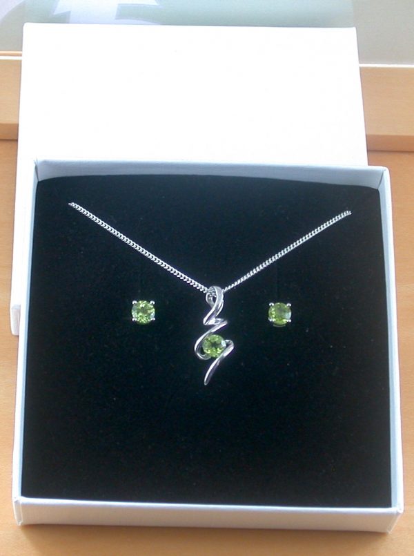 peridot squiggle necklace and stud earrings