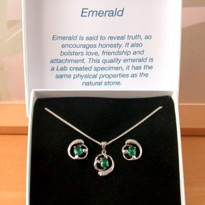 emeraldld necklace and earrings