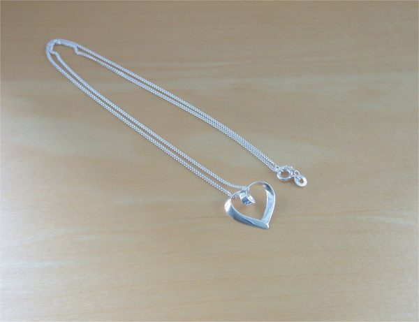 silver heart pendant and chain
