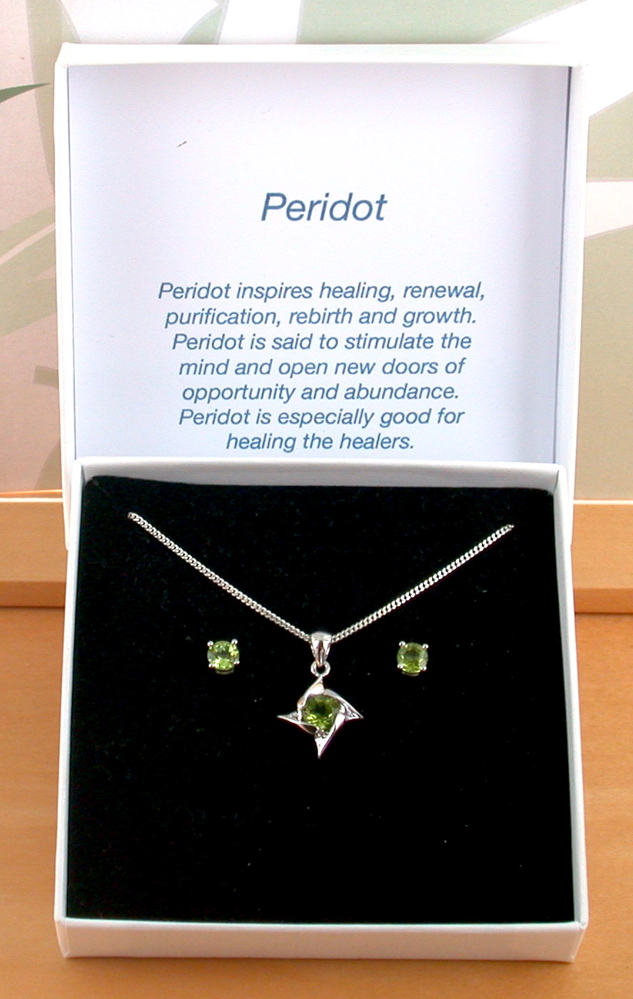 peridot star necklace and earrings