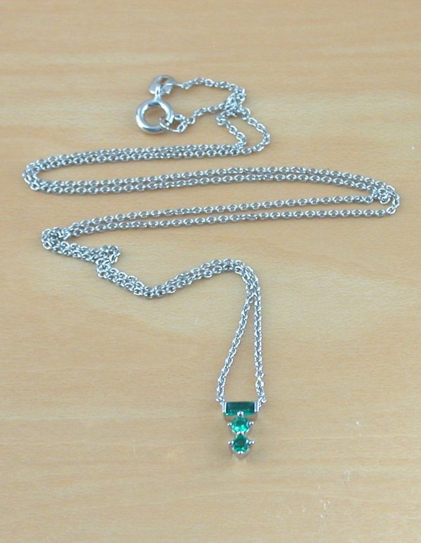 emerald gemstone necklace uk