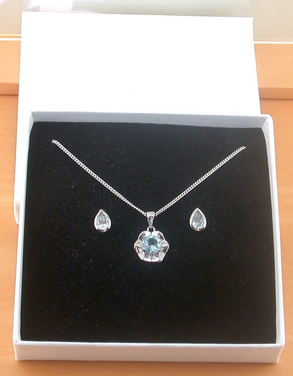 topaz flower pendant and earrings