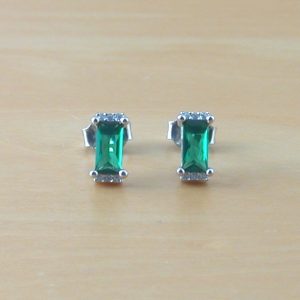 emerald stud earrings