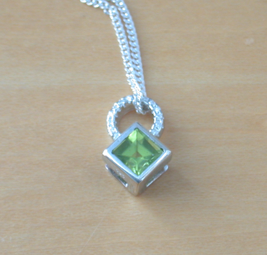 sterling silver peridot necklace