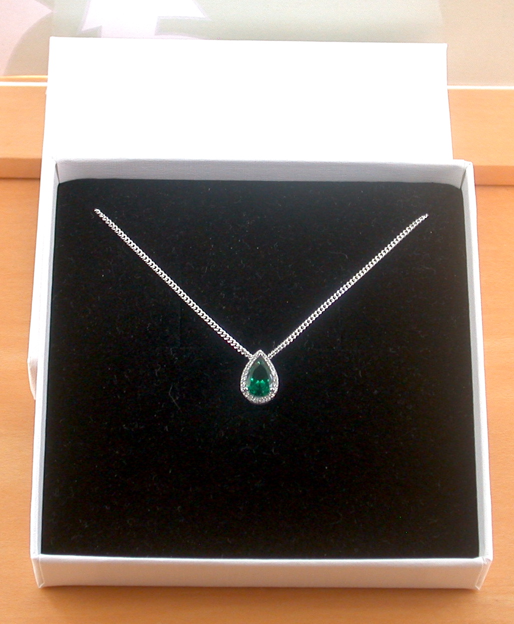 emerald necklace uk