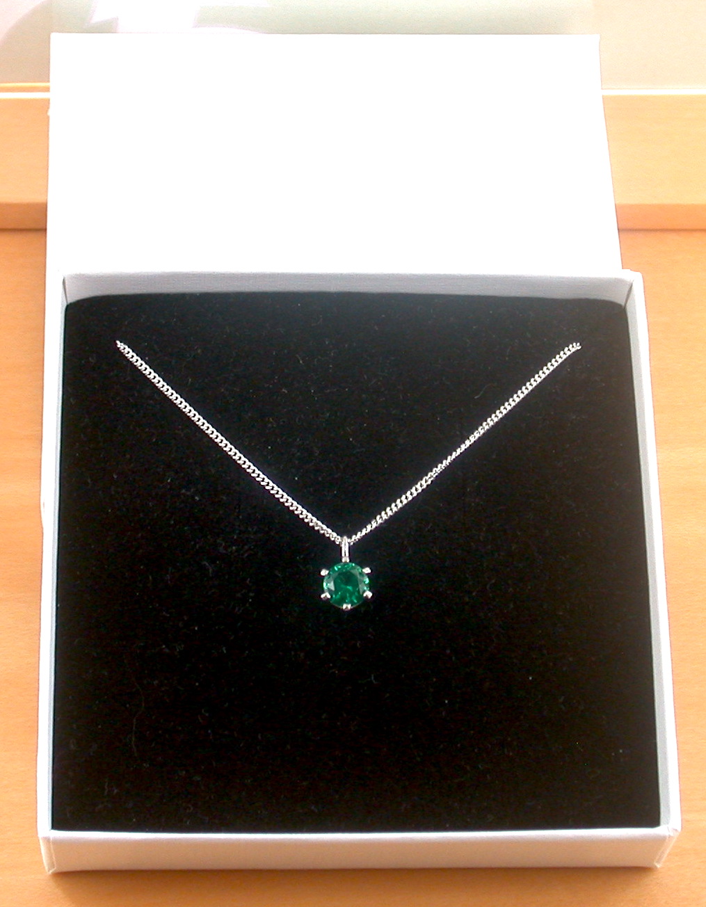 emerald necklace uk