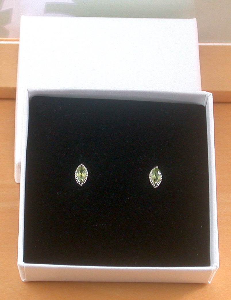peridot stud earrings uk