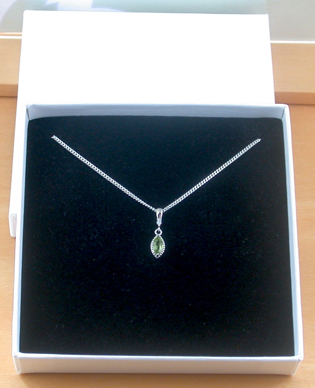 peridot necklace in gift box uk